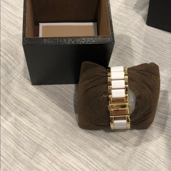 Women’s Michael Kors watch - Picture 5 of 6